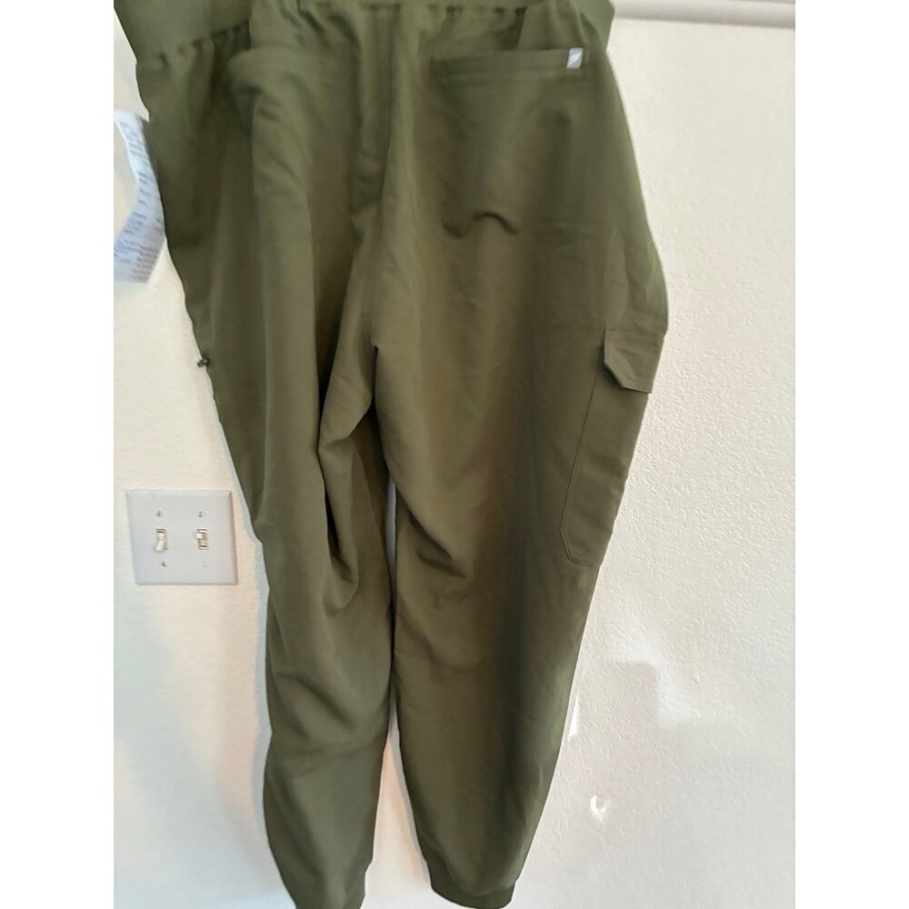 Fabletics NWOT Womens 2X Utiltiy Green Evoke Cargo Jogger Scrubs READ - Picture 3 of 8